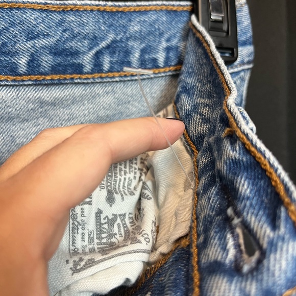 Levi's Distressed 501 Women Button-fly Jean Shorts - Picture 6 of 9